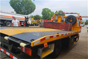 阿拉尔附近拖车电话号码服务